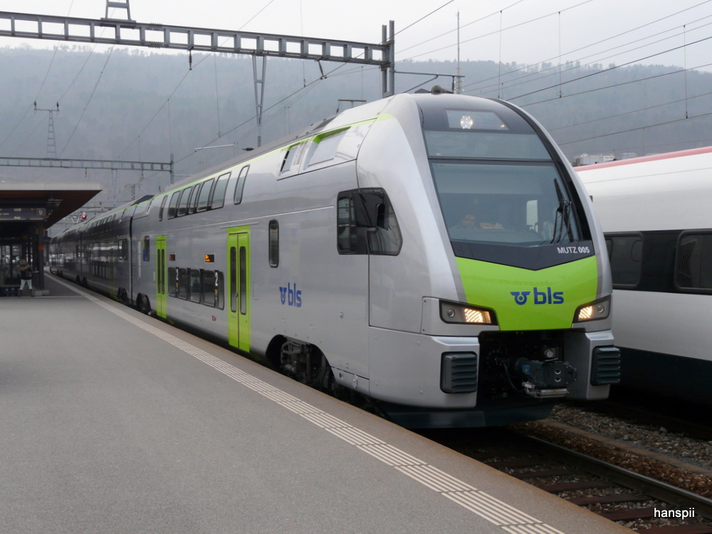 bls - Triebzug RABe 515 005-7 im Bahnhof Biel am 06.04.2013