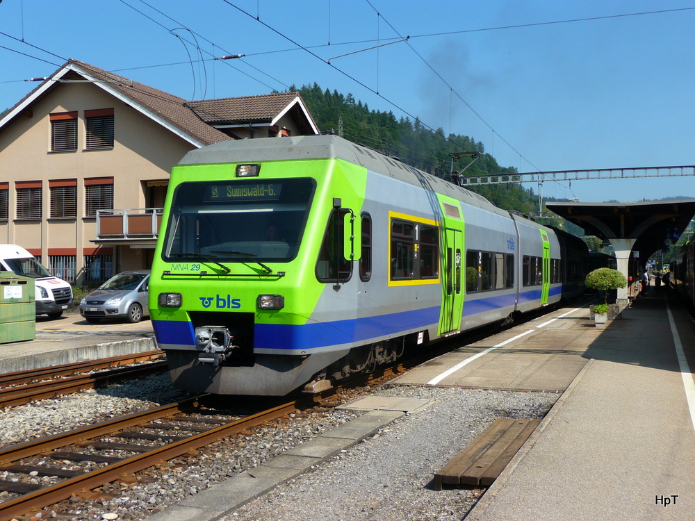 bls - Triebzug RABe 525 029-5 im Bahnhof Ramsei am 07.09.2012