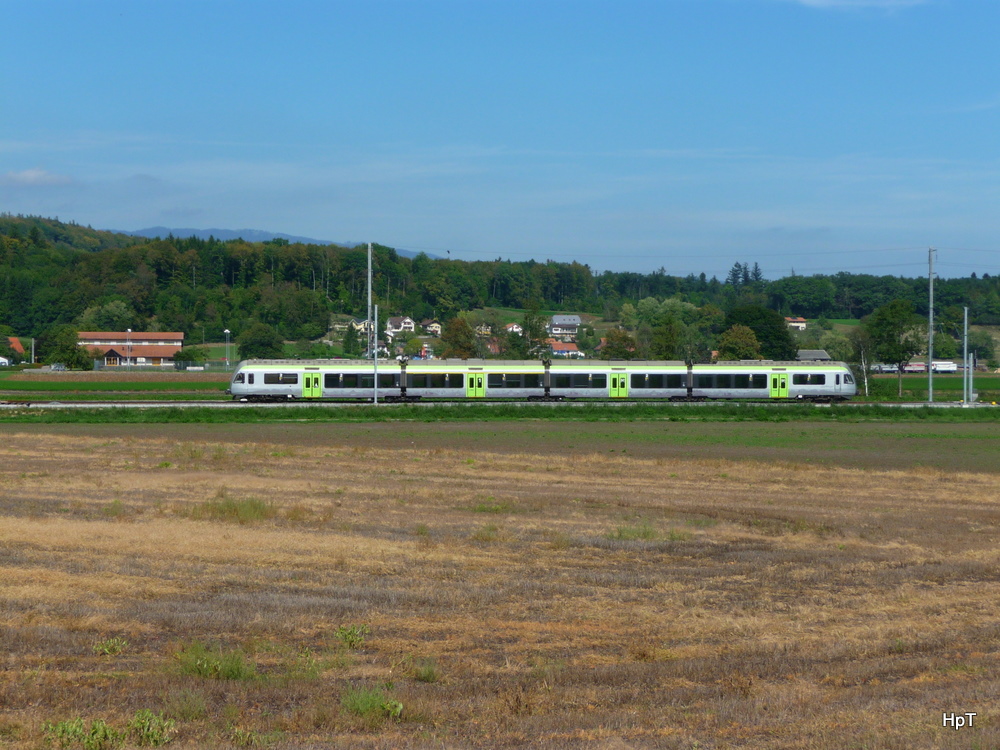 bls - Triebzug RABe 535 ... unterwegs bei Gampelen am 15.09.2011