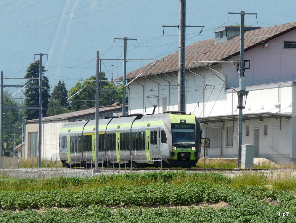 bls - Triebzug RABe 535 113-7 unterwegs bei Ins am 17.06.2013