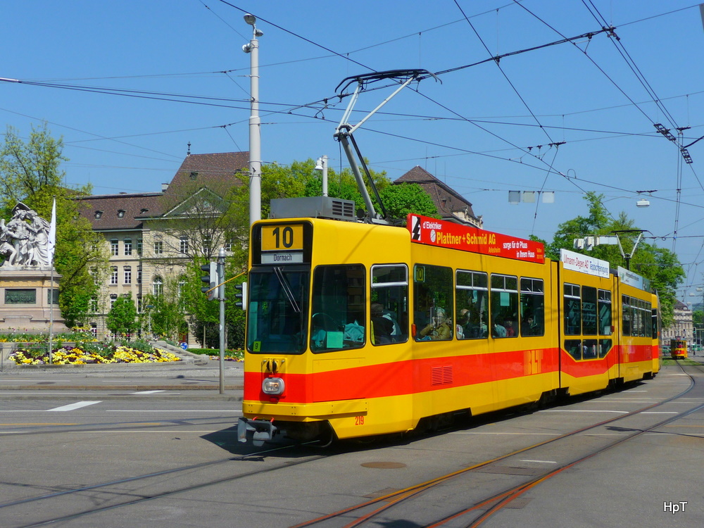 BLT - Be 4/8 219+ Be 4/6 unterwegs auf der Linie 10 bei der Zufahrt zum Bahnhof Basel SBB am 16.04.2011