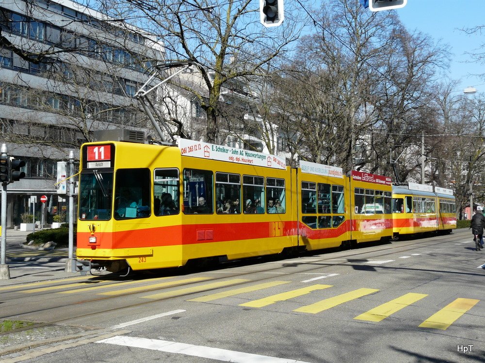 BLT - Be 4/8 243 mit einem Be 4/6 unterwegs auf der Linie 11 in der Stadt Basel am 19.03.2010