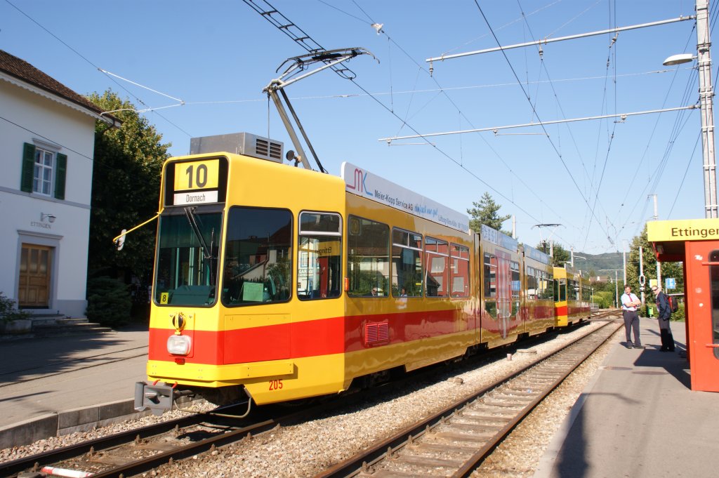 BLT Doppeltraktion an der Station in Ettingen. Aufnahme: 03.07.2011.