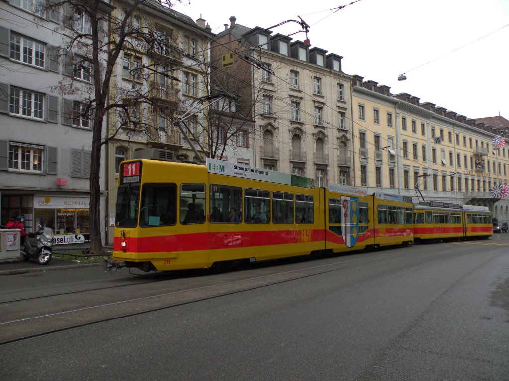 BLT Dpooeltraktion mit den Motorwagen 216 und 105 auf der Linie 11 unterwegs Richtung St. Louis Grenze. Die Aufnahme stammt vom 17.02.2010.