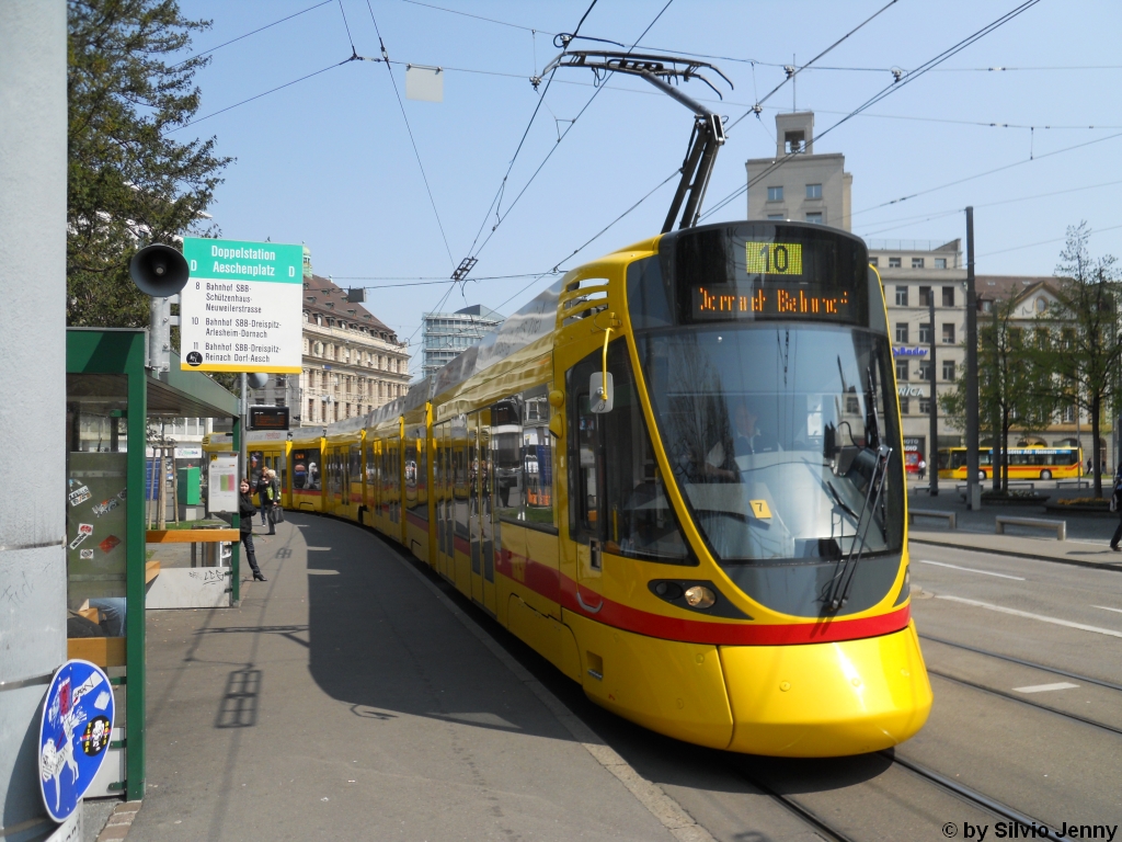 BLT Nr. 153 (Stadler Be 6/10 ''Tango'') am 21.4.2010 in Basel, Aeschenplatz
