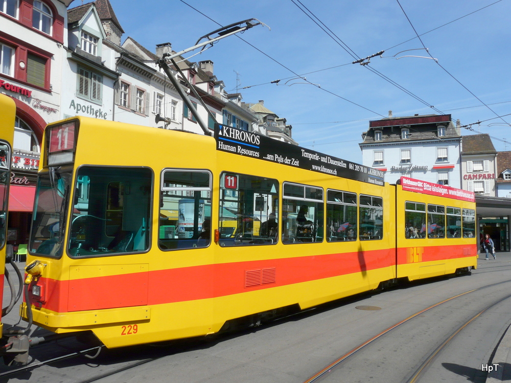 BLT - Tram Be 4/6 229 unterwegs auf der Linie 11 in der Stadt Basel am 29.04.2010