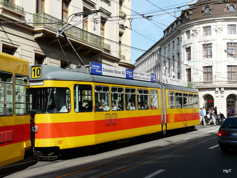 BLT - Tram Be 4/6 105 unterwegs auf der Linie 10 in Basel am 29.04.2010