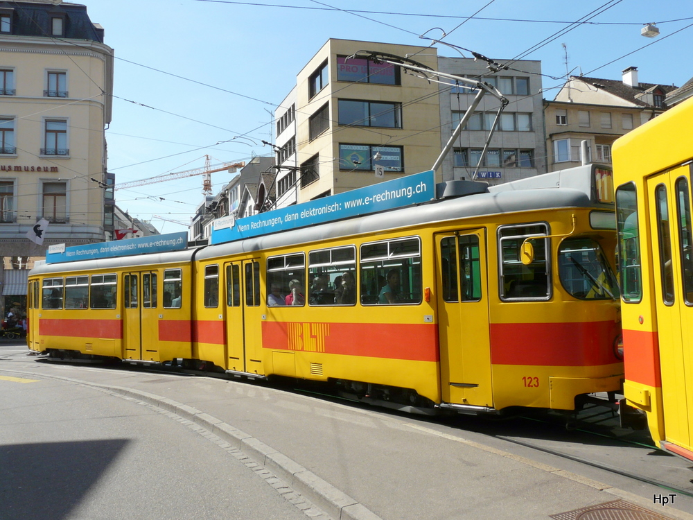 BLT - Tram Be 4/6 123 unterwegs auf der Linie 11 in Basel am 29.04.2010