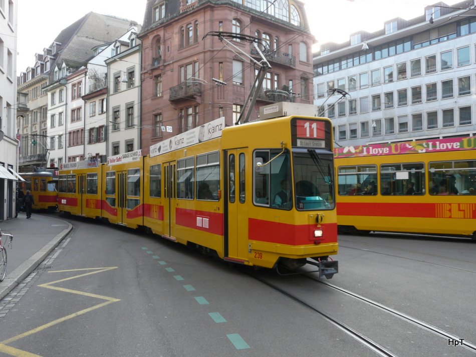 BLT - Tram Be 4/8 239 und Be 4/6 unterwegs auf der Linie 11 in der Stadt Basel am 31.10.2009