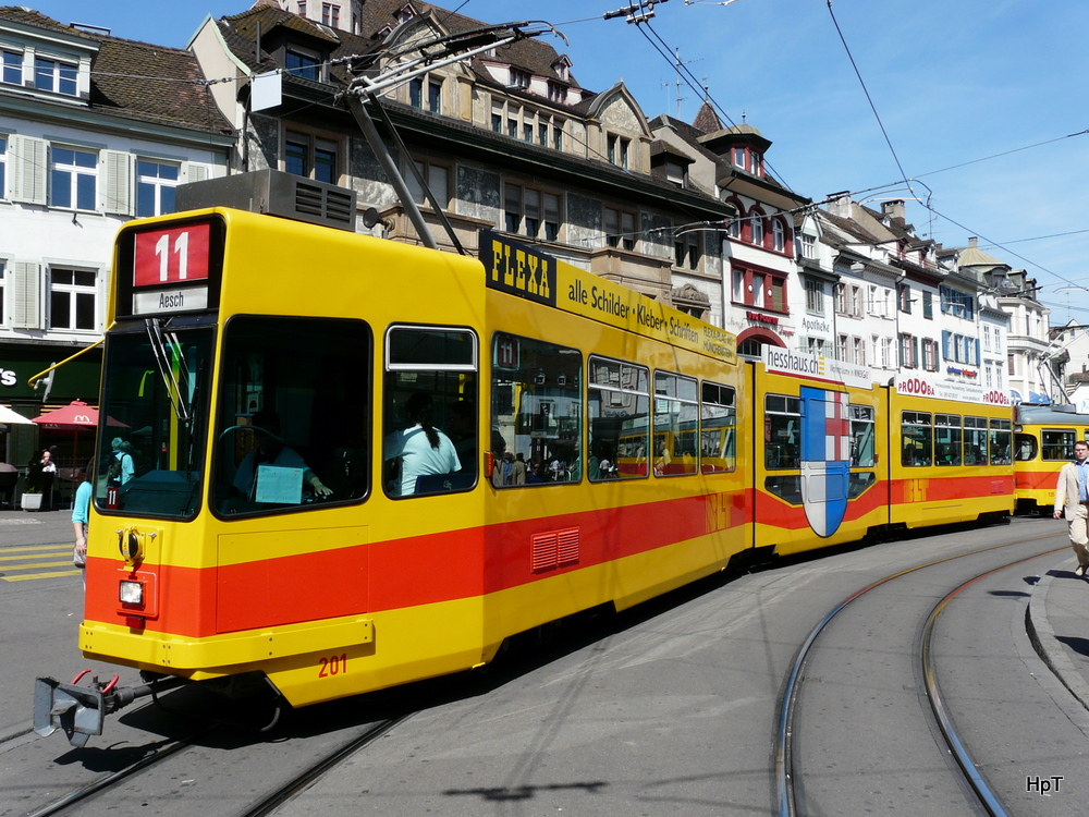 BLT - Tram Be 4/8 201 unterwegs auf der Linie 11 in der Stadt Basel am 29.04.2010