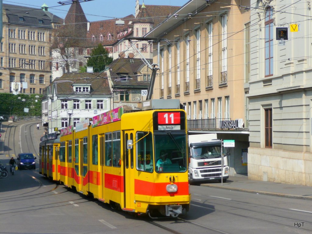 BLT - Tram Be 4/8 233 unterwegs auf der Linie 11 in der Stadt Basel am 29.04.2010