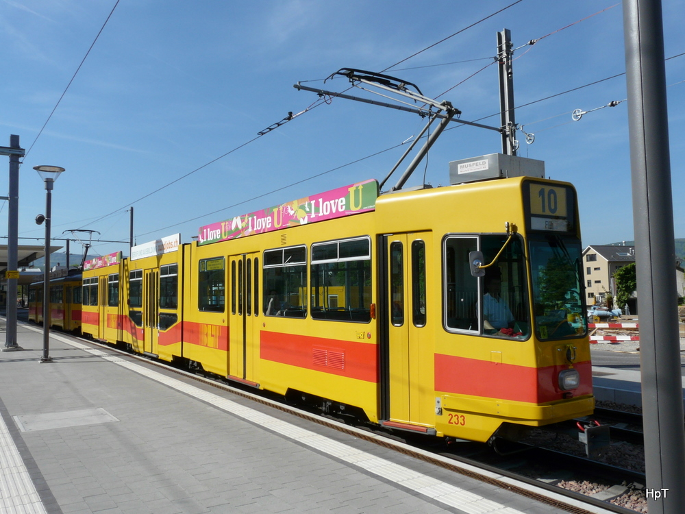 BLT - Tram Be 4/8 233 unterwegs auf der Linie 10 in Dornach-Arlesheim am 29.04.2010