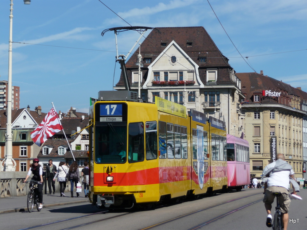 BLT - Tram Be 4/8 256 unterwegs auf der Linie 17 am 12.09.2010