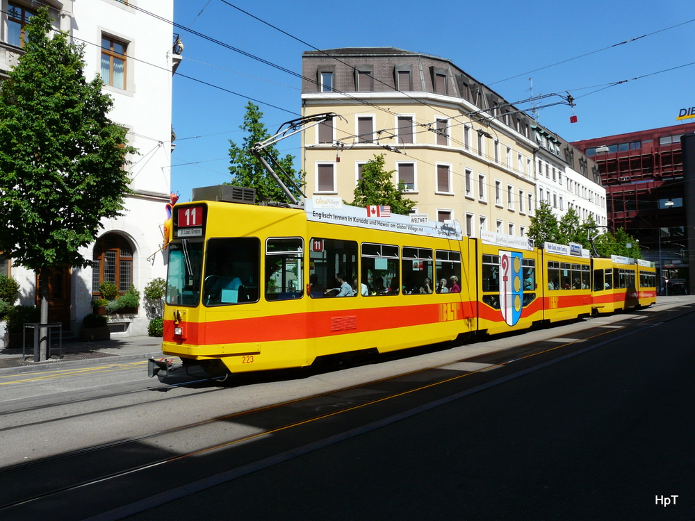 BLT - Tram Be 4/8 223 und Be 4/6 227 unterwegs auf der Linie 11 in der Stadt Basel am 25.05.2012