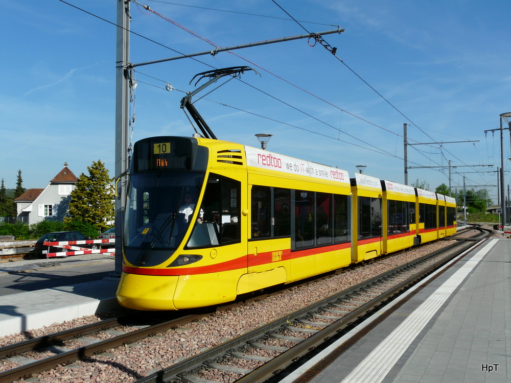BLT - Tram Be 6/10  153 unterwegs auf der Linie 10 in Dornach am 29.04.2010
