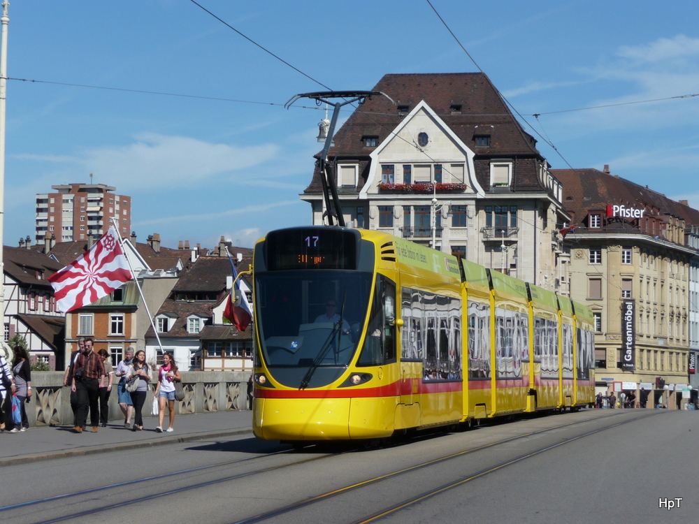 BLT - Tram Be 6/10  152 unterwegs auf der Linie 17 am 12.09.2010