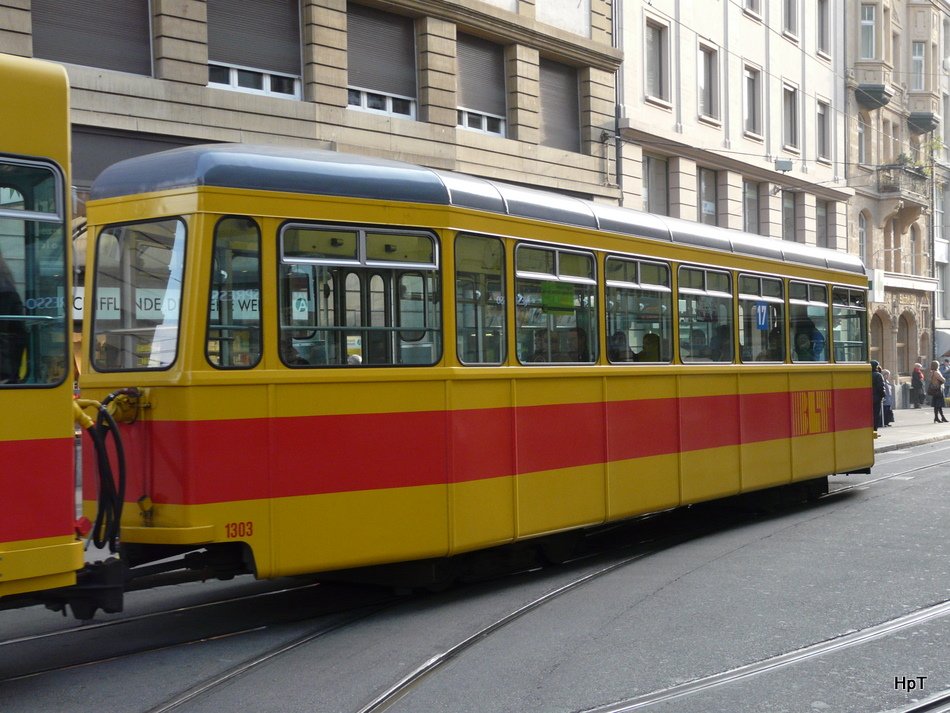 BLT - Tramanhnger  B 1303 unterwegs auf der Linie 17 in der Stadt Basel am 31.10.2009