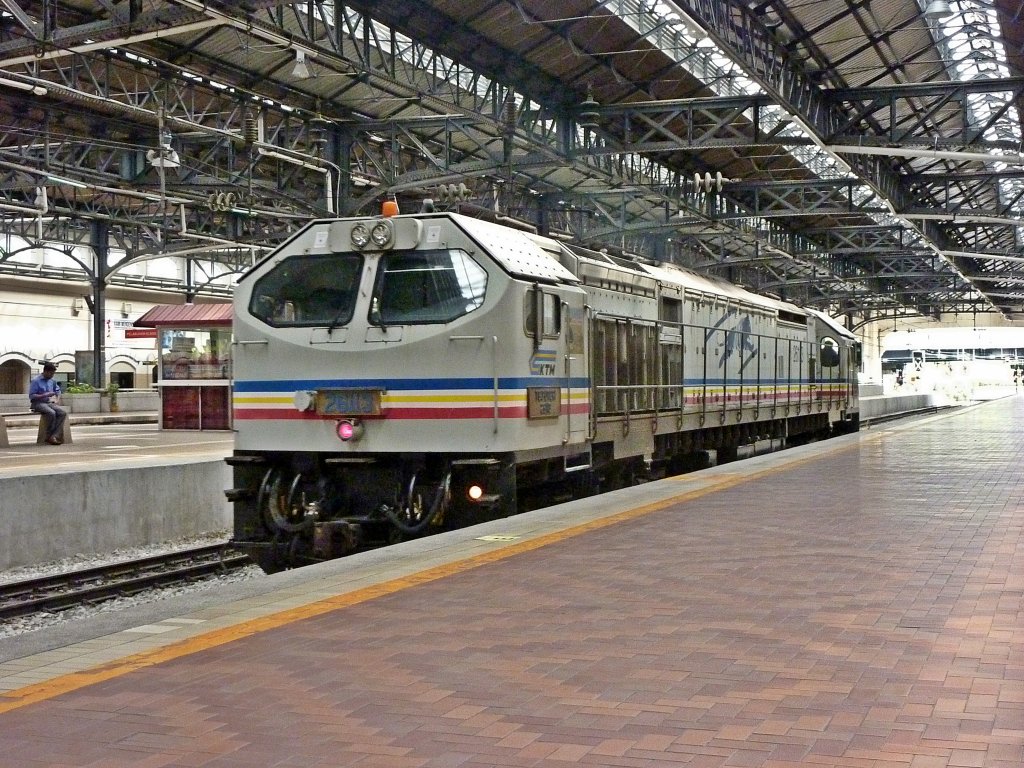  Blue Tiger  26113 am 21.01.2013 als Lokzug im Bahnhof Kuala Lumpur.