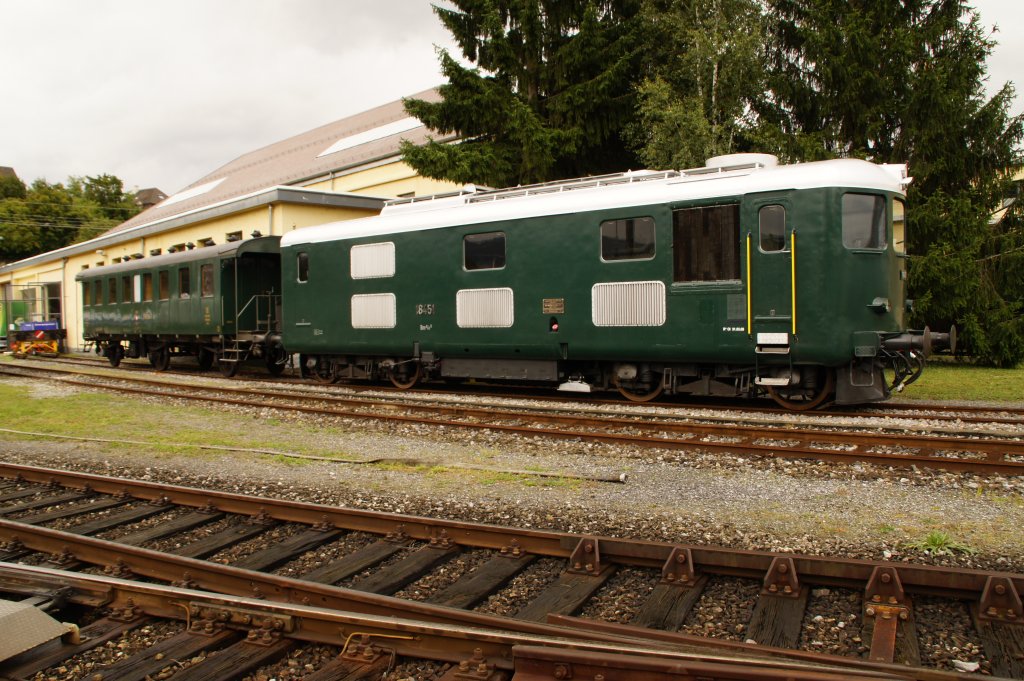 Bm 4/4 II 18451 prsentiert sich am 25.09.2010 im Depot Biel in bester Verfassung.
Anlass ist der 150 Geburtstag des Jurabogens.