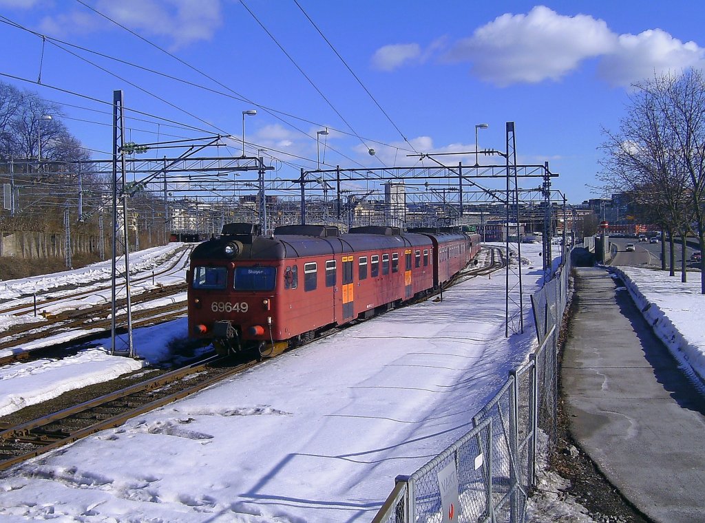 BM 69 649 in der Abstellanlage am Hafen in Oslo. Gesehen bei sch�nster Wintersonne am 15.M�rz 2010. 