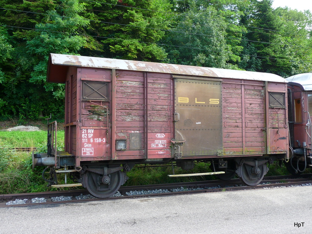BMK Bahn Museum Kerzers/Kallnach - es BLS Gklm 21 63 111 6 159-3 abgestellt in Kallnach am 12.08.2010