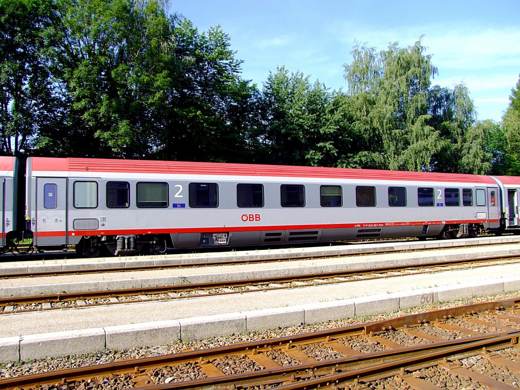 Bmpz_73812991061-3 war im D968 eingereiht, und wird aufgrund einer Streckensperre zwischen Ried u. Braunau, als REX5967 wieder nach Linz-Hbf gefhrt; 120624