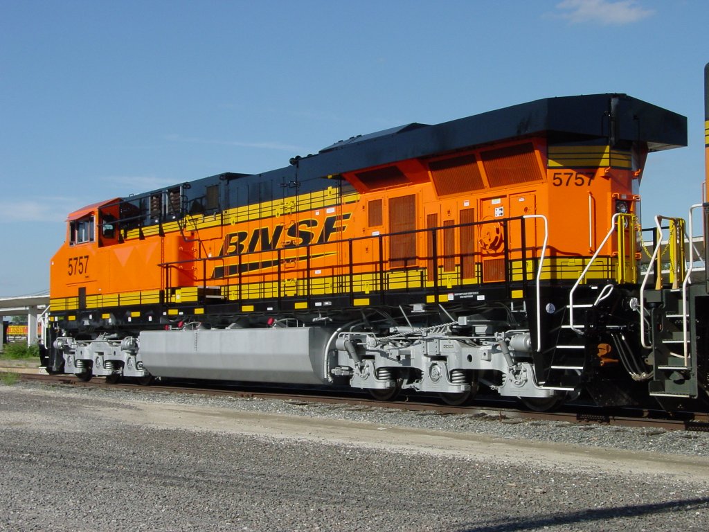 BNSF 5757 rests quietly at the siding near the Burlington, Iowa depot as its coal train is being unloaded at the generating plant south of town. In this 22 Aug 05 the lok appears to be fresh out of the box!