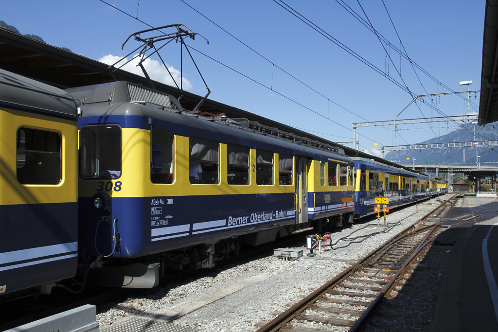 BOB ABeh 4/4 Nr. 308 wartet in Interlaken-Ost auf den Abfahrtsbefehl. 09. Aug. 2010, 16:30