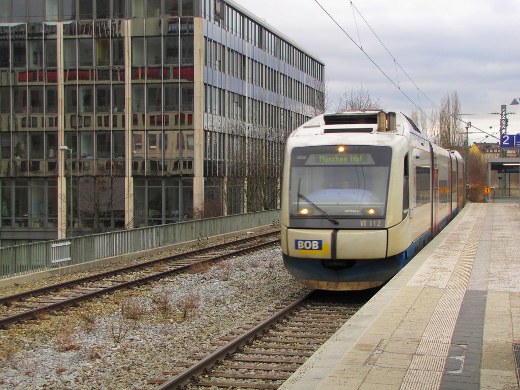 BOB VT 112  Stadt Miesbach  (95 80 0609 112-7 D-BOBy) als BOB 86918 von Bayrischzell nach Mnchen Hbf, in Mnchen Heimeranplatz; 14.01.2011