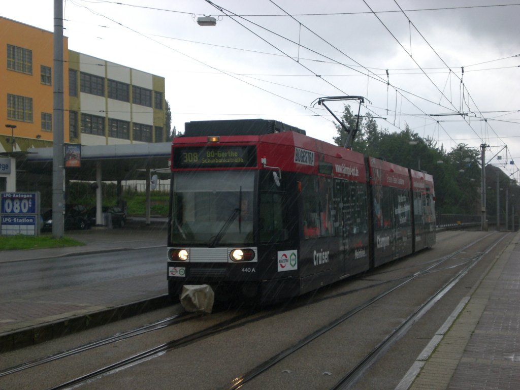 Bochum: Straenbahnlinie 308 nach Bochum-Gerthe an der Haltestelle Bochum-Mitte Rewirpowerstadion.(19.7.2012) 