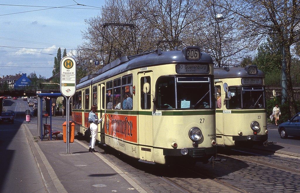 Bochum Tw 27 und 23 begegnen sich an der Hst. Pr�sident, 23.04.1993.