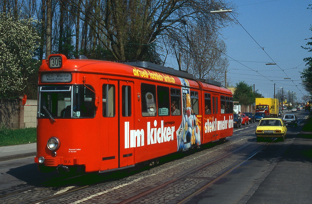 Bochum Tw 51 in der Riemker Strae, 24.04.1995.