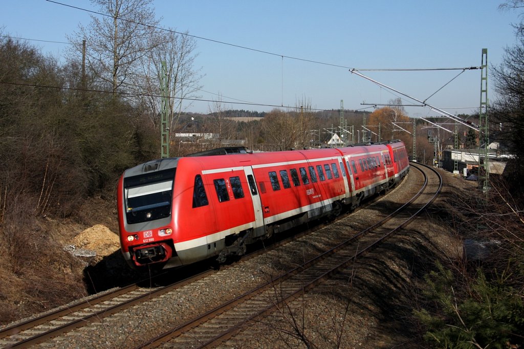 Bogenschnell durchfahren die ehemals weien 612 990/490 + 479/979 Limbach (Vogtl.) am 08.03.2011 als IRE 3088. In diesem Bereich sind die Elektrifizierungsarbeiten des Streckeabschnittes Reichenbach (Vogtl.) - Hof schon relativ weit fortgeschritten. 