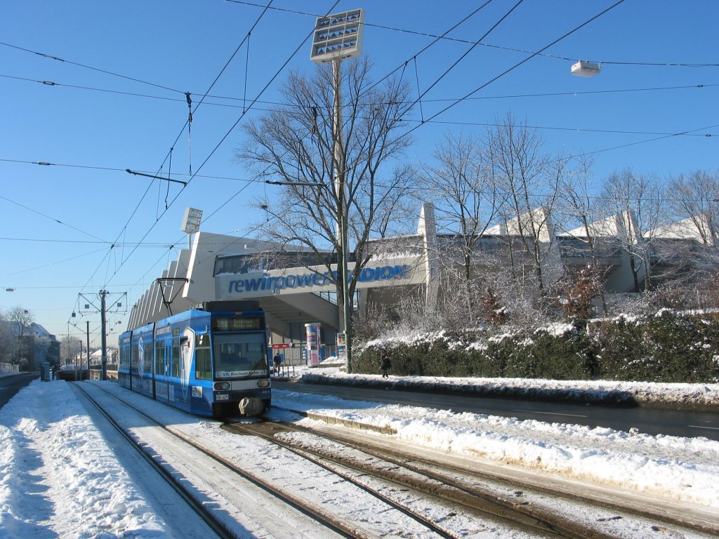 BOGESTRA 430  VfL Bochum-Bahn  (Typ NF6D) am 9. Januar 2009 vor dem Stadion.