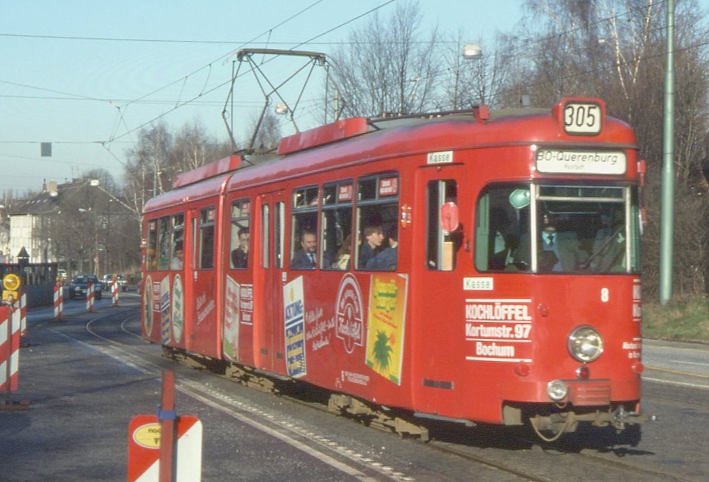BoGeStra Tw 8 an der Universittsstrae, 13.01.1989. Es sollte dann noch etwa fnf Jahre dauern, bis auf diesem Abschnitt die U35 erffnet wurde.