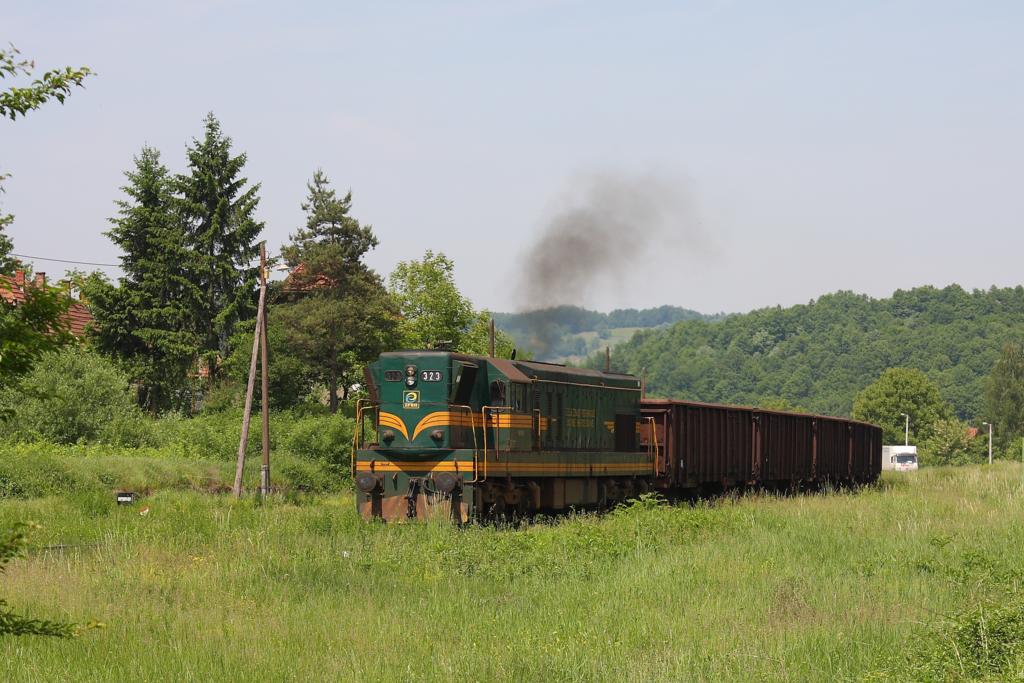 Bosnien Kennedy 323 hat die Bergzge zwischen Brcko und Spionica fast berwunden und fhrt nun parallel zur Hauptstrae weiter Richtung Tuzla.
20.5.2011