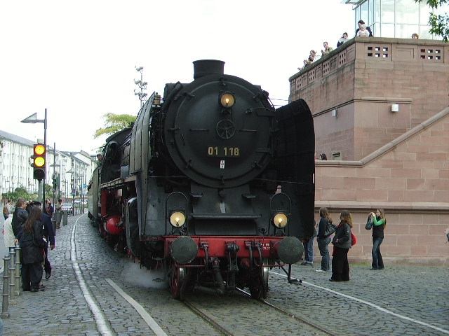 BR 01 118 der Historischen Eisenbahn Frankfurt am Main am 21.09.08 am Eisernen Steg 