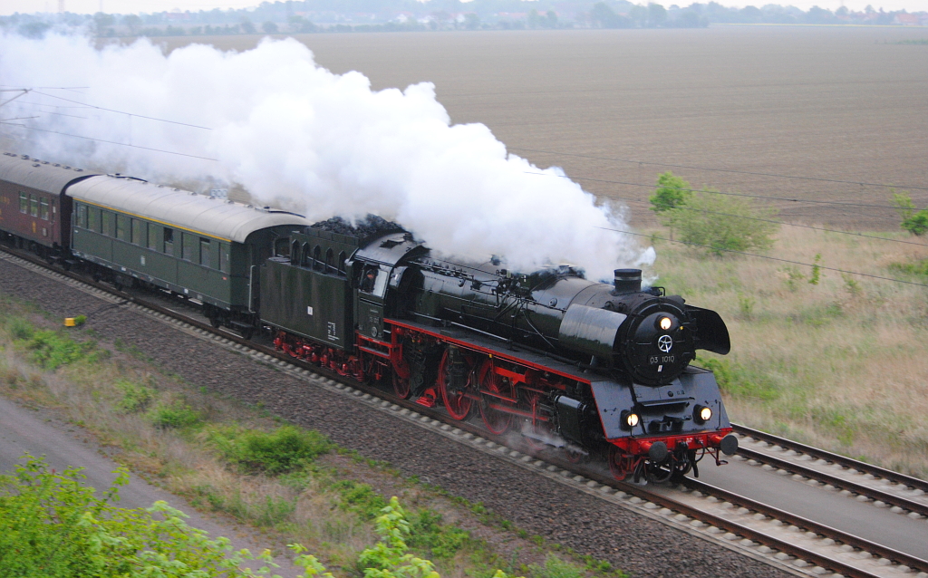 BR 03 1010 vor dem Sonderzug nach Wernigerode. (05.05.2012)