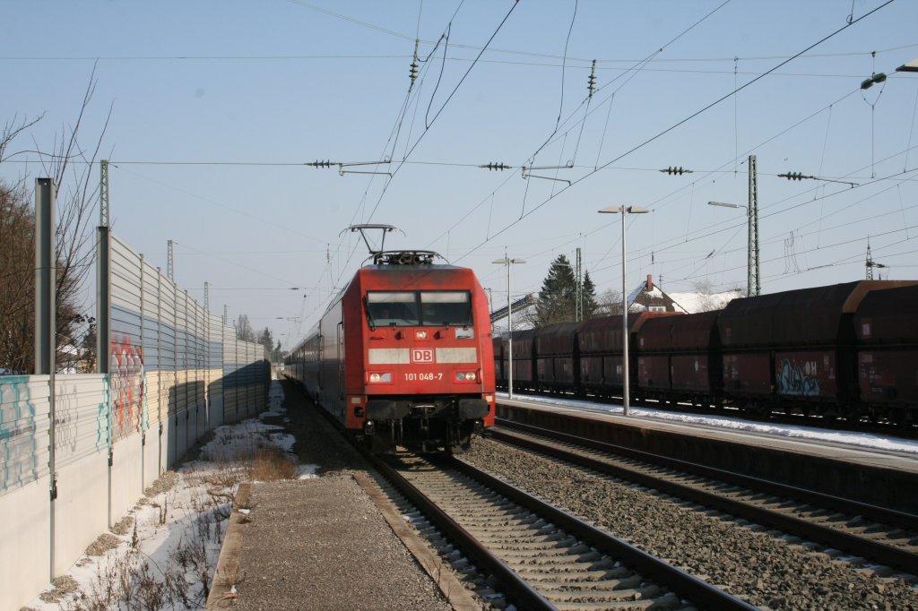 BR 101 048-7 mit IC auf dem Weg nach Sden bei der Durchfahrt durch den Bahnhof Durmersheim 16.02.2010 11.10