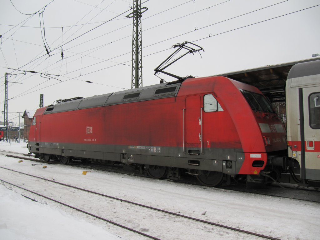 BR 101 095-8 mit IC 148 nach Schiphol am 14.01.2010 im Bahnhof Stendal.