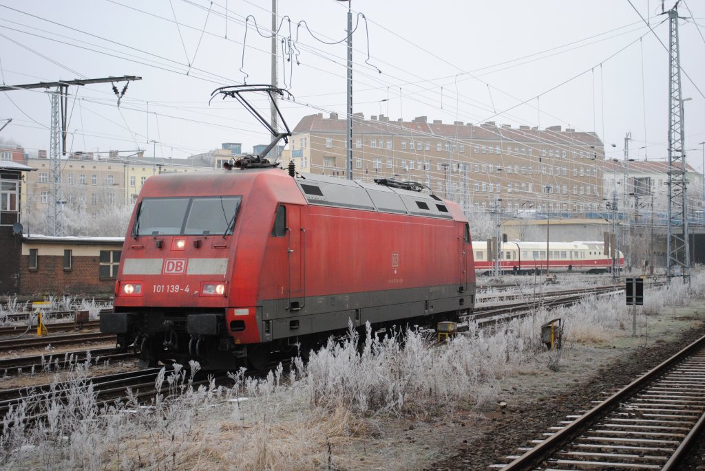 BR 101 von Nachtzug aus Paris am 31.01.2011 beim rangieren in Berlin Lichtenberg