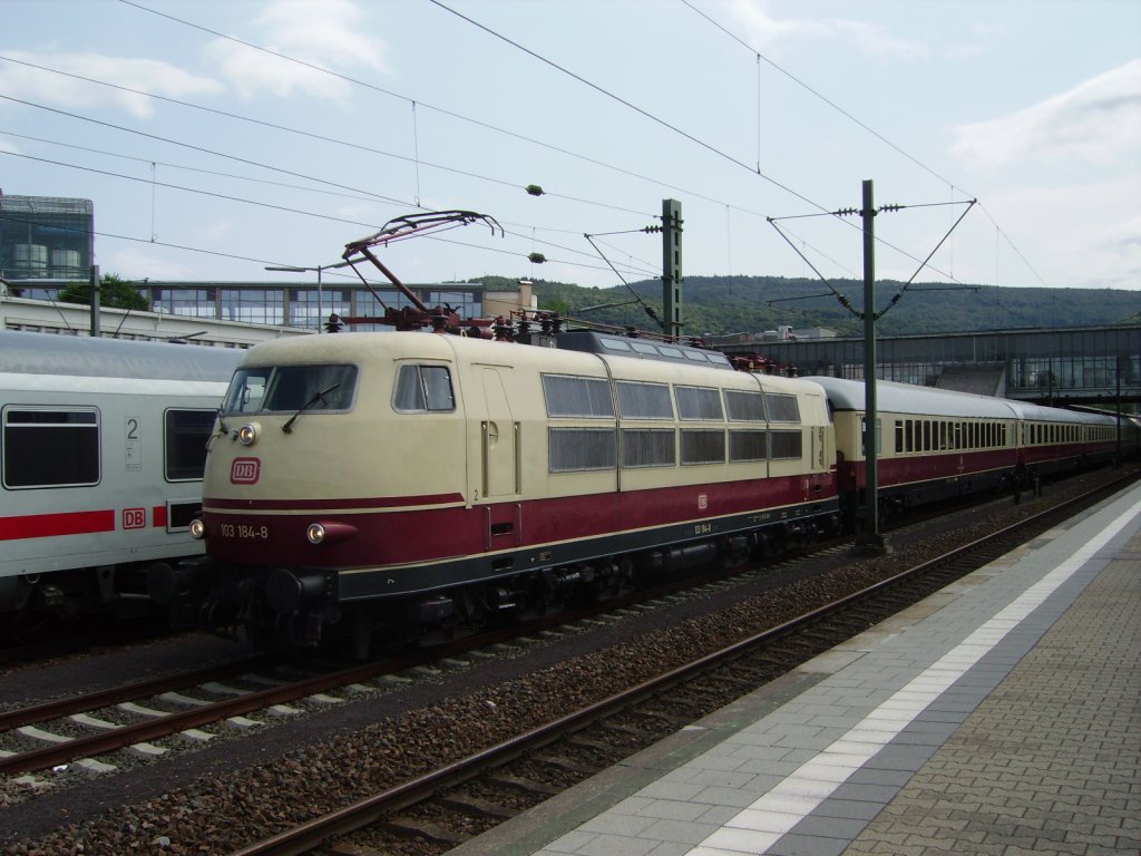 BR 103 184 mit TEE Sonderzug am 02.06.11 in Heidelberg Hbf 