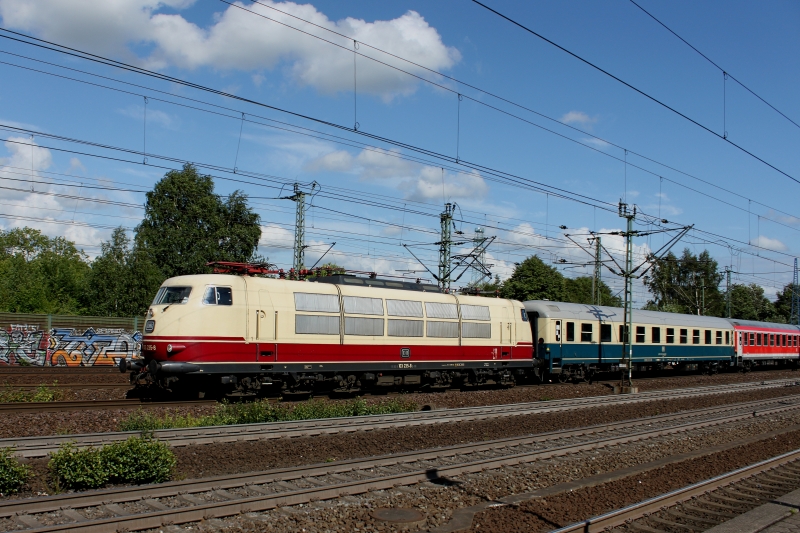 BR 103 235 mit IC von Kln nach Flensburg in Harburg (01.07.2011)