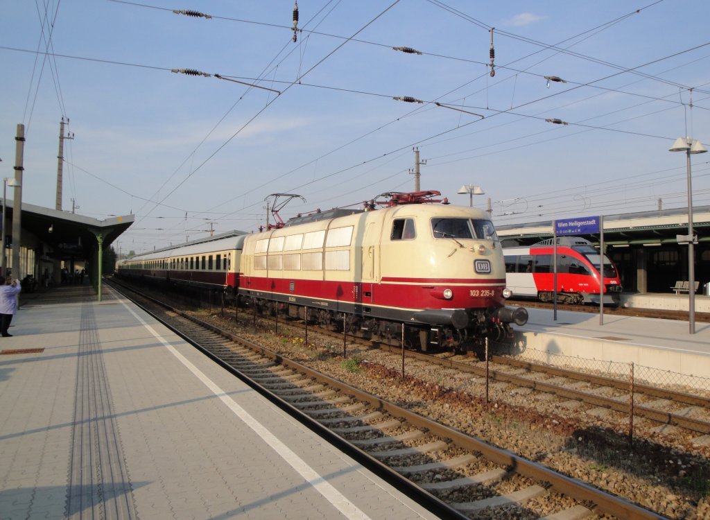 BR 103 bei einem kurzen Aufenthalt in Wien Heiligenstadt; 25.4.10