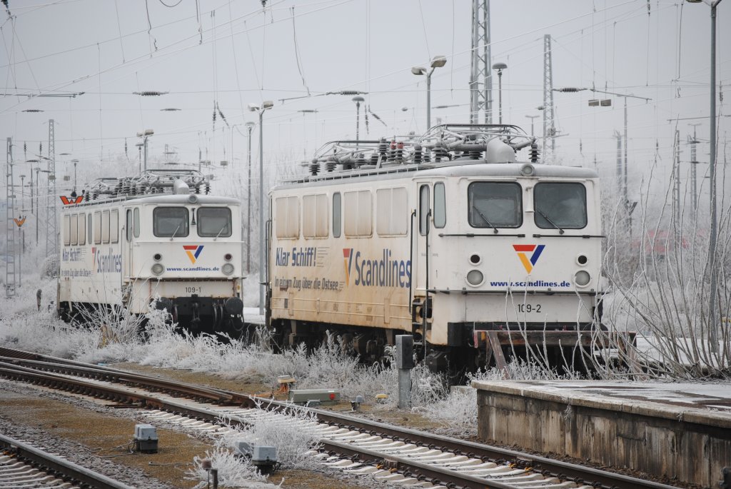 BR 109 der Firma Georg im Doppelpack abgestellt in Berlin Lichtenberg B6 am 31.01.2011