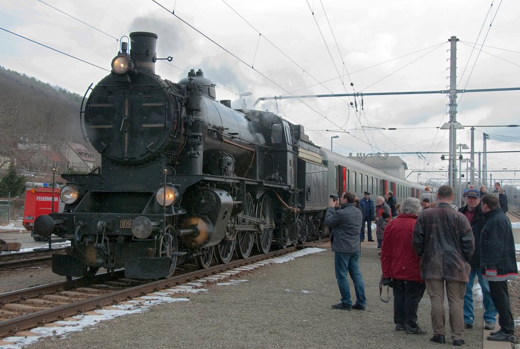 BR 109.13 als Objekt der Begierde. Gloggnitz, am 13.03.2010.