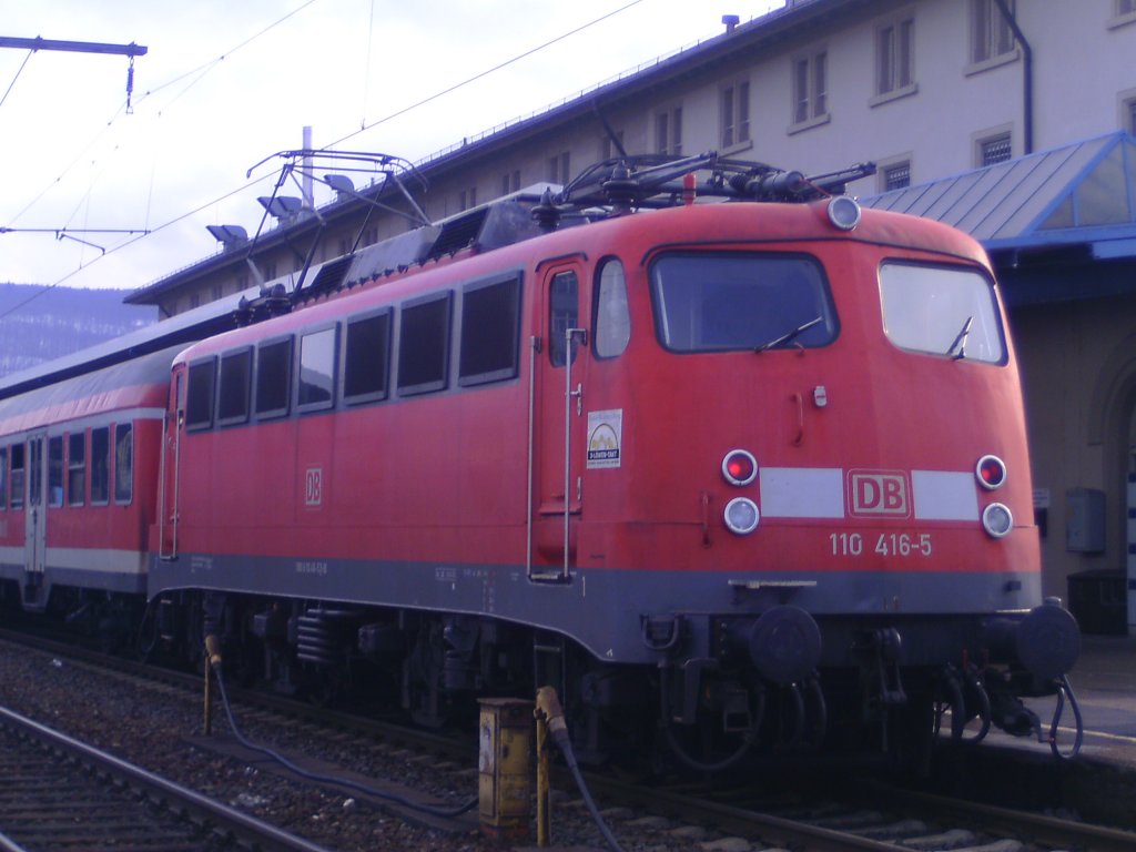 Br 110 war soeben im Aalener Hbf eingetroffen.Am 15.3.10
(Fotograf 11 Jahre alt.)