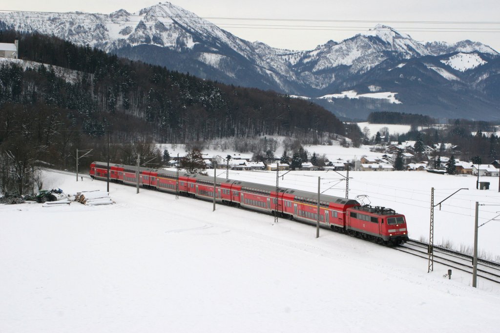 BR 111-027  Regionalexpress Mnchen - Salzburg bei Vachendorf am 04.02.2011