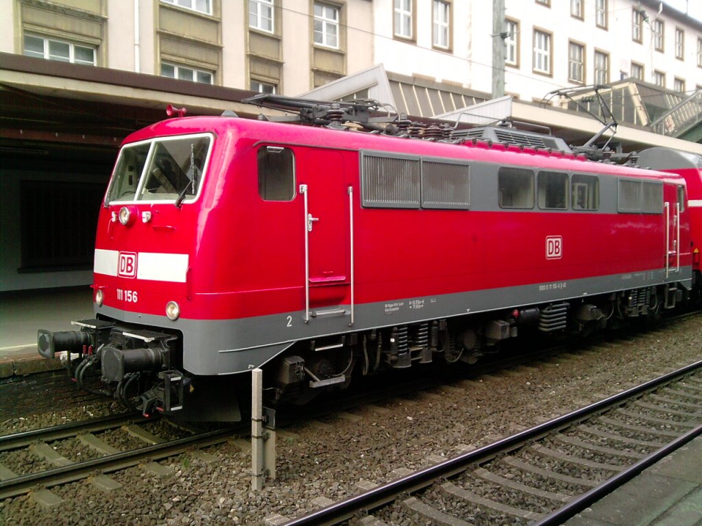 BR 111 156 zieht den RE4 nach Aachen Hbf.
Aufnahmeort ist Wuppertal Hbf.