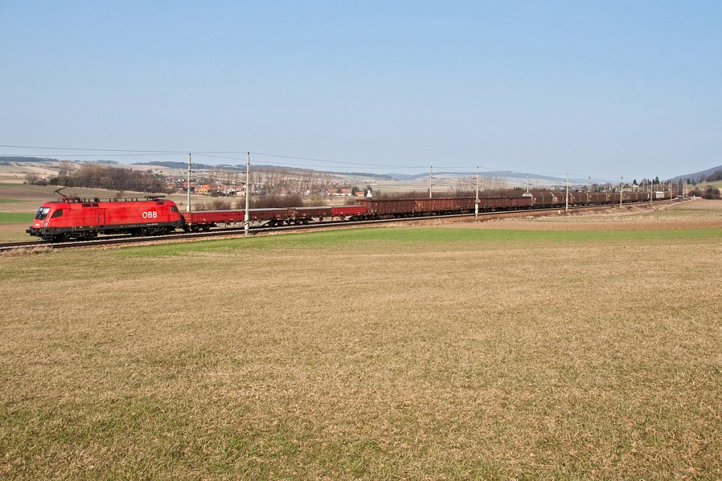 BR 1116 vor einem G�terzug Richtung Westen, am 18.03.2012 bei Neulengbach.